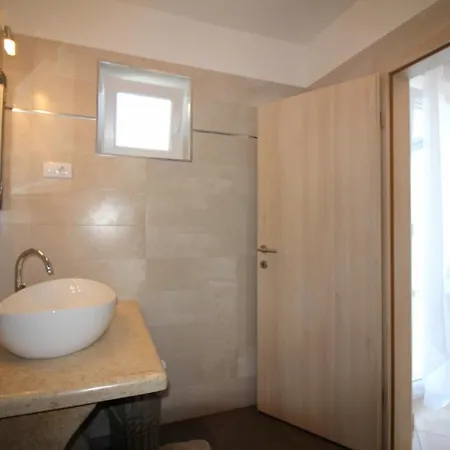 House Anamaria פורץ